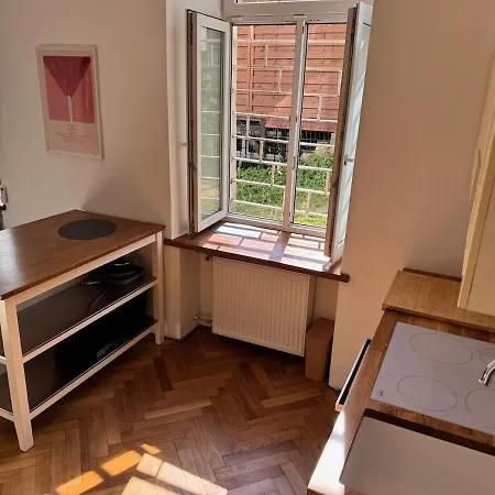 Vauxhall Gardens Apartment *